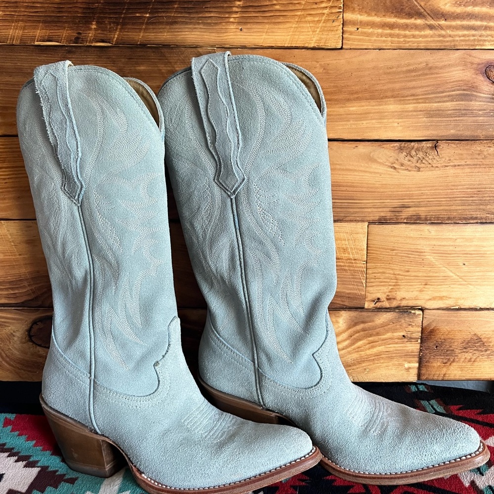 Idyllwind Blue Heeled Boots with Western Flair